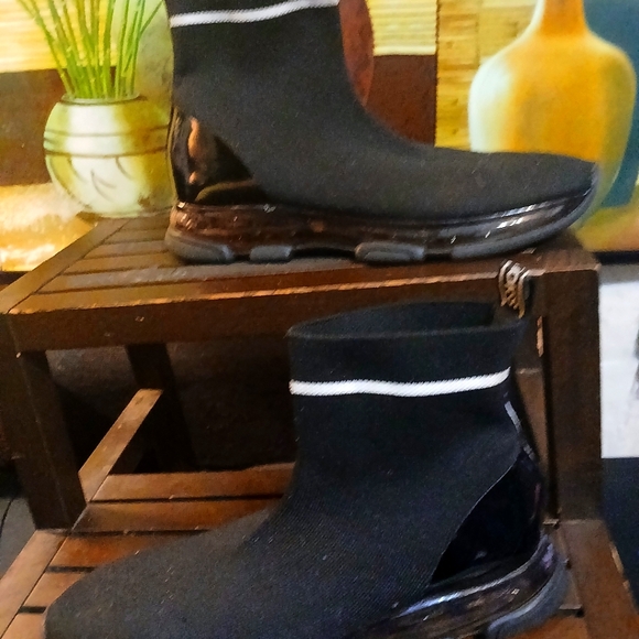 Stylish ladies slip on  stretch boots - Picture 1 of 10